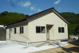 宇和島市:愛媛県内産材をふんだんに利用した素足で歩きたくなるシンプルな平屋のお家