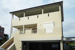 宇和島市賀古町:1階ガレージの3階建ての家 屋根裏ロフトのある大きな家